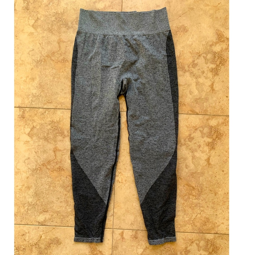 PINK by Victoria’s Secret seamless leggings. Two tone gray. Size Large.